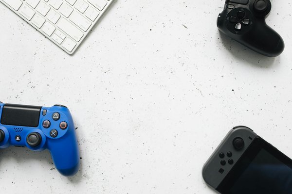 Comment un jeu d'aventure peut-il intégrer des éléments de réalité virtuelle pour une immersion totale?